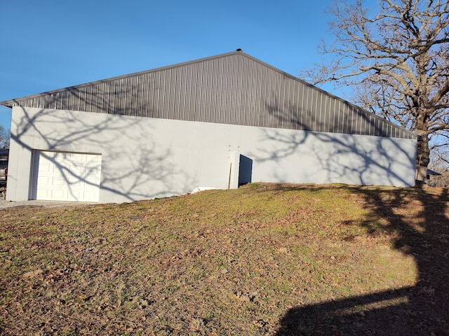 view of outdoor structure with a garage and a yard