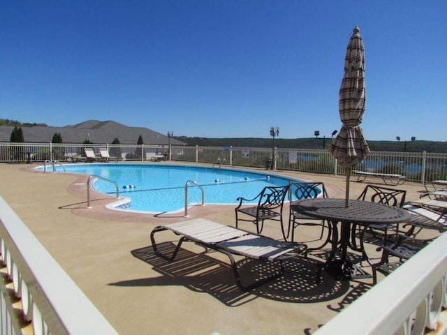 135 Upper Emerald Bay Cir Unit G-13, Hollister, MO 65672 - community pool with a patio area and fence