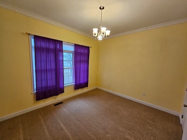 spare room featuring carpet floors, ornamental molding, and a chandelier