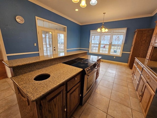 kitchen featuring a kitchen island, an inviting chandelier, a wealth of natural light, and electric range oven