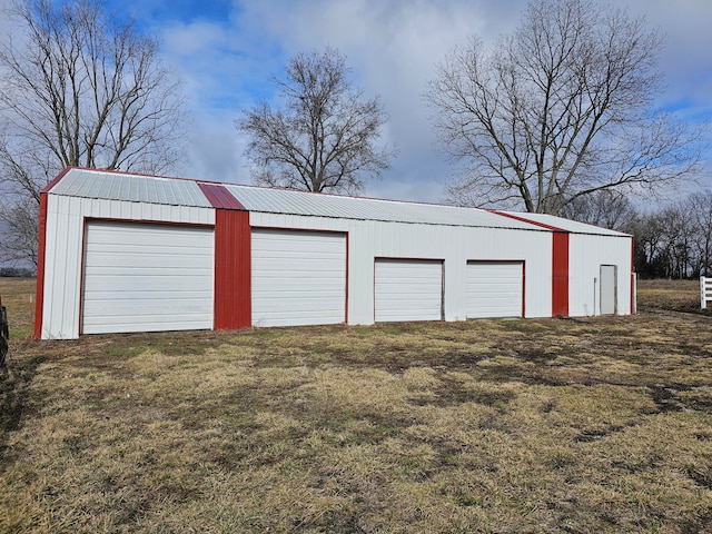 garage featuring a lawn