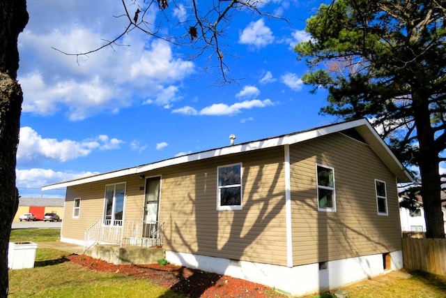 view of front facade with a front yard