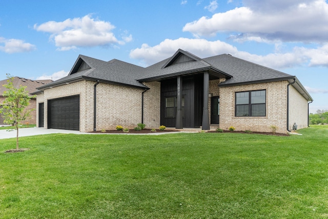 view of front of house featuring a garage and a front yard