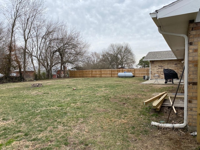 view of yard featuring a patio area