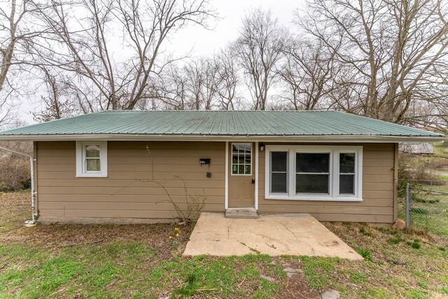 view of front of home featuring a patio area