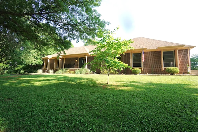 view of front of home featuring a front yard