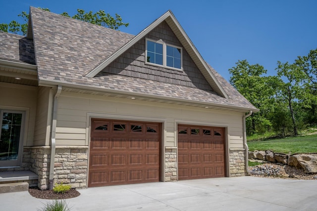 653 Forest Lake Dr, Branson West, MO 65737 - garage with concrete driveway