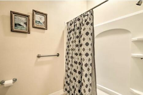 bathroom with curtained shower