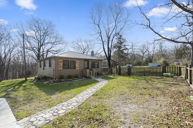 view of front of property with a front yard