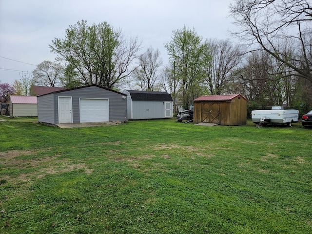 view of yard featuring a storage unit