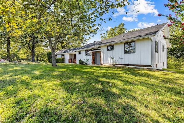 ranch-style house with a front yard