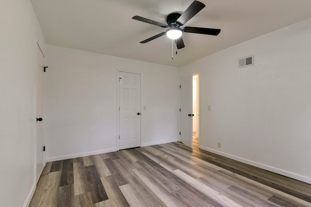 empty room featuring light hardwood / wood-style floors and ceiling fan