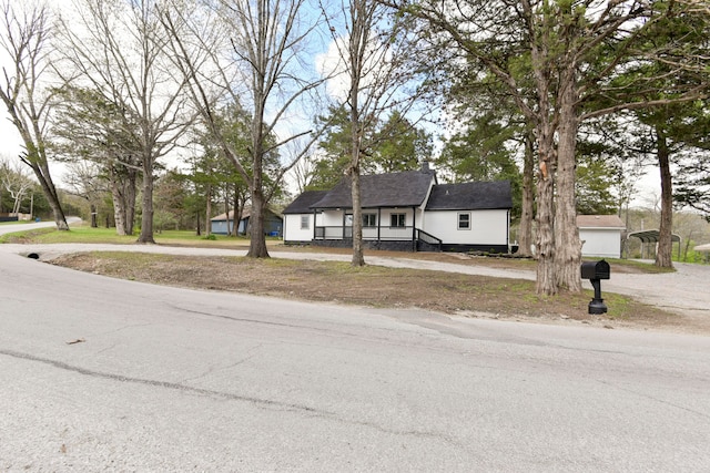 view of front of property featuring a porch