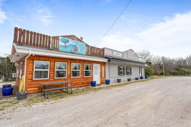 view of front of property