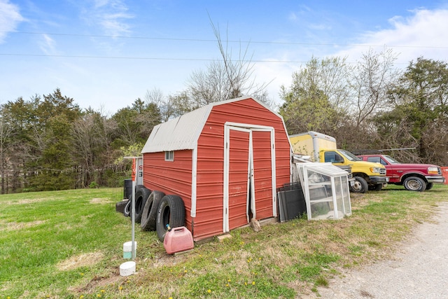 view of outdoor structure featuring a yard