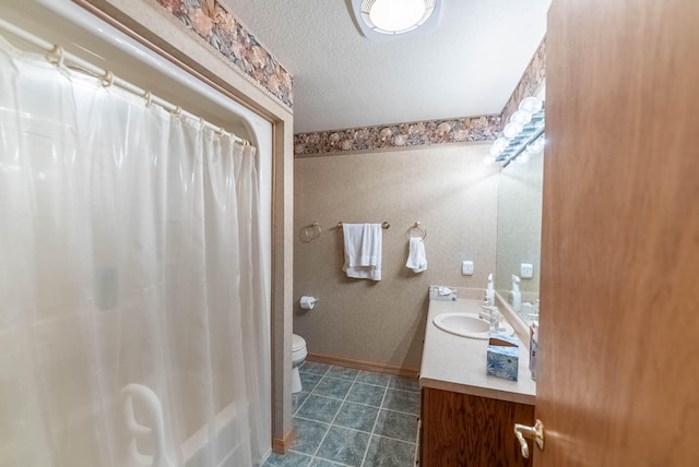 bathroom with a textured ceiling, curtained shower, vanity, and toilet