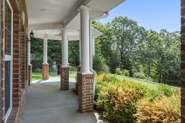 view of patio featuring covered porch and ceiling fan