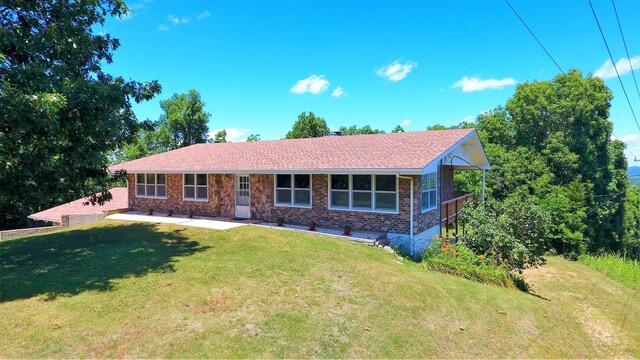 view of front of property with a front lawn