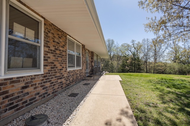 view of yard featuring a patio