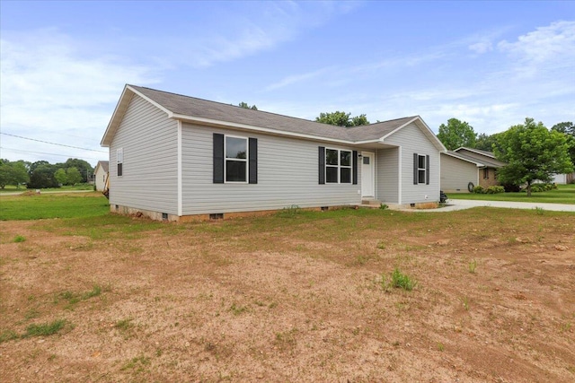 view of front of house with a front lawn