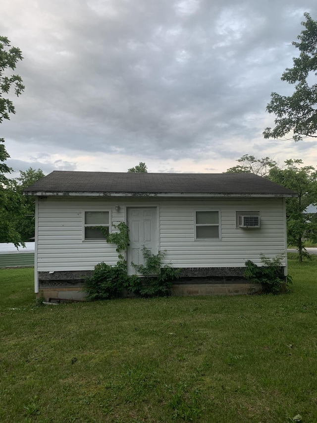 429 S Eagle Ave, Norwood, MO 65717 - rear view of property featuring roof with shingles and a yard