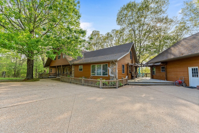 view of front of home featuring a deck