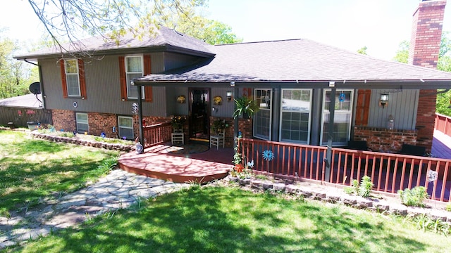 view of front of property with a front lawn