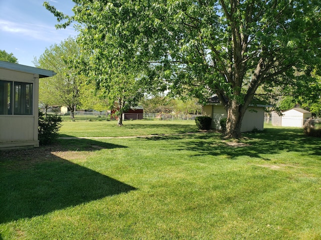 view of yard with an outdoor structure