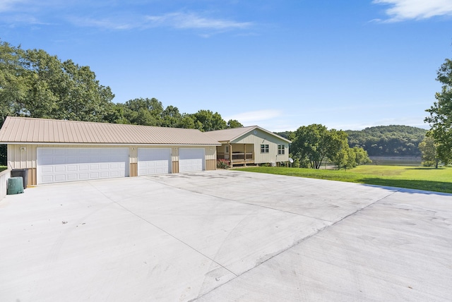 ranch-style house with a front lawn