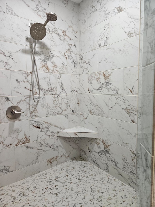 bathroom featuring tiled shower