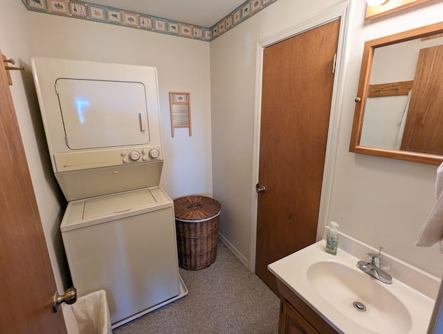 washroom featuring stacked washer / drying machine, carpet floors, and sink