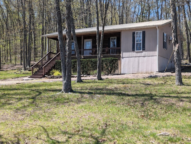 view of front facade featuring a front lawn