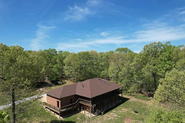 bird's eye view featuring a wooded view