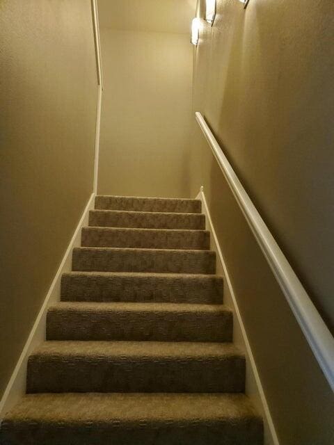 21942 Mill Creek Cir, Shell Knob, MO 65747 - view of staircase