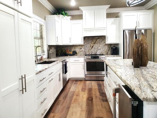 21942 Mill Creek Cir, Shell Knob, MO 65747 - kitchen featuring ornamental molding, appliances with stainless steel finishes, a sink, and white cabinets