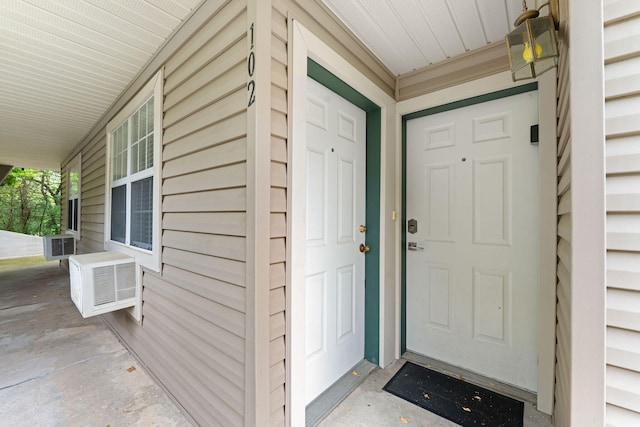 property entrance featuring covered porch