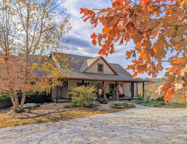 view of front of property featuring a porch