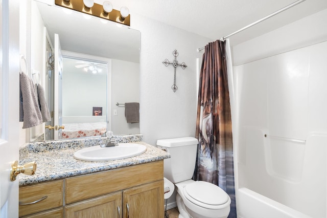 full bathroom featuring ceiling fan, toilet, shower / bath combo, vanity, and a textured ceiling