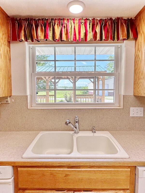 details with backsplash and sink