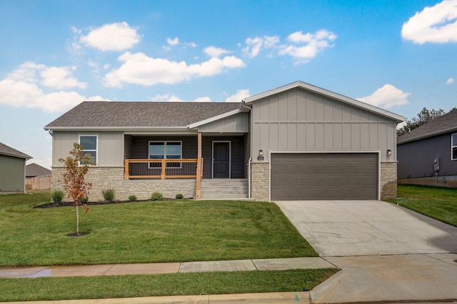 view of front facade featuring a garage, a front lawn, and covered porch