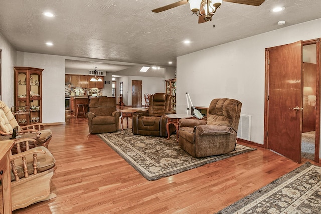 living area featuring light wood finished floors, visible vents, recessed lighting, and ceiling fan