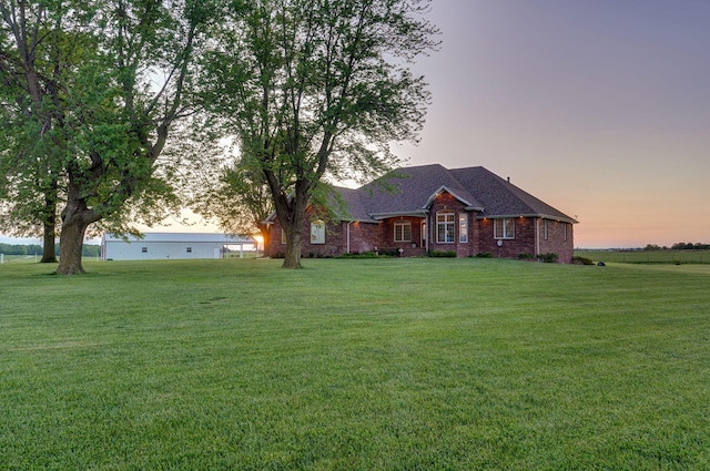 view of front of house featuring a lawn