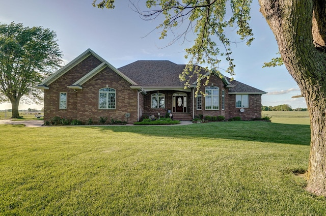 view of front of house featuring a front yard