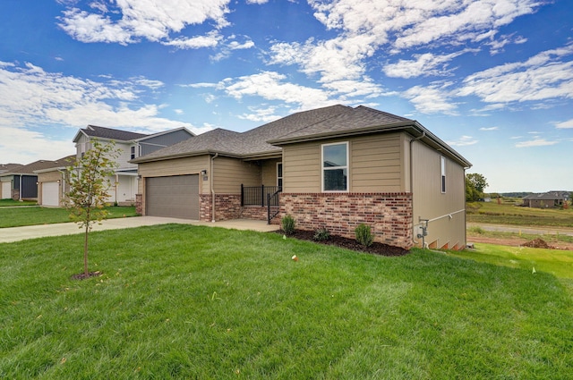 view of front of house featuring a front lawn and a garage