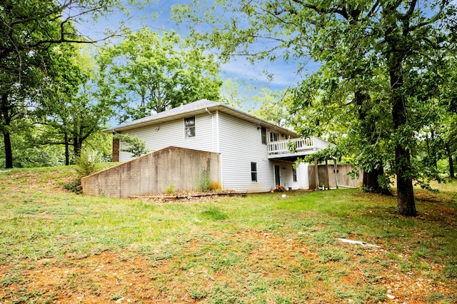 rear view of house featuring a yard