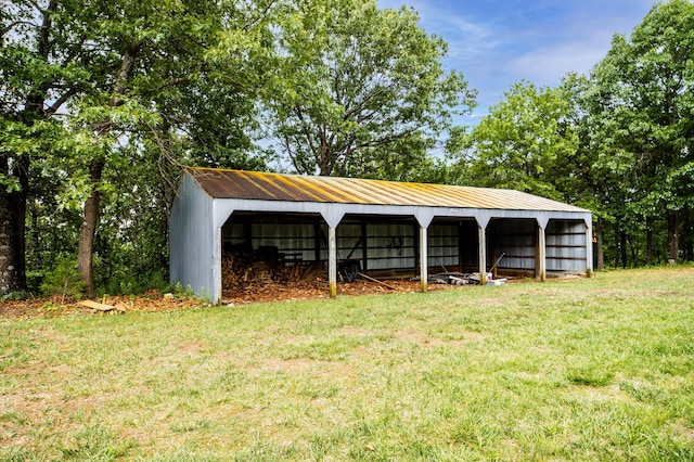 view of outbuilding featuring a lawn