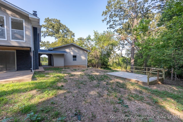 view of yard with a patio