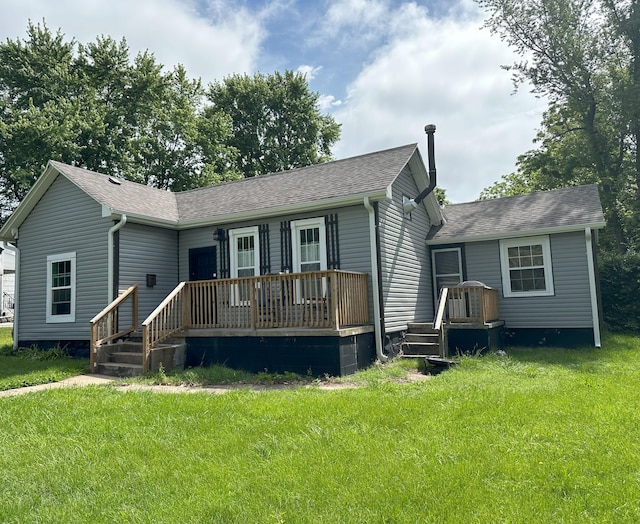 view of front facade with a front lawn