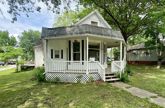 view of front of house with a front lawn and covered porch