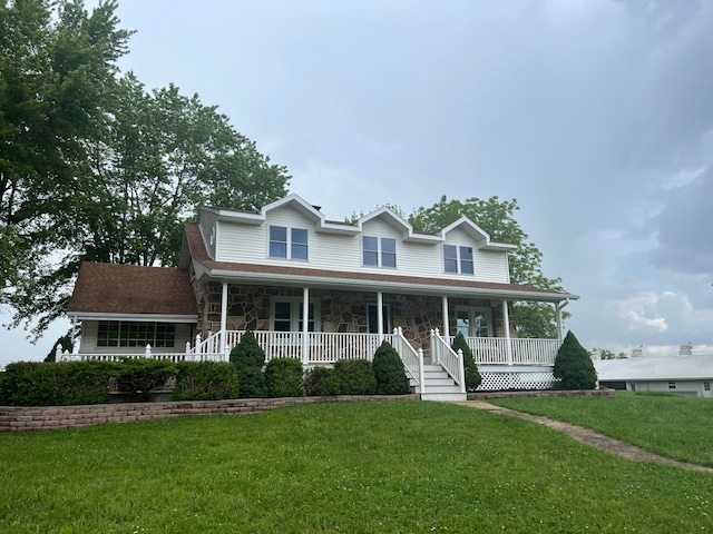 view of front of property featuring a porch and a front yard